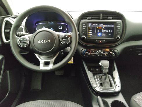 Used 2025 Kia Soul LX w/ LX Technology Package image 22