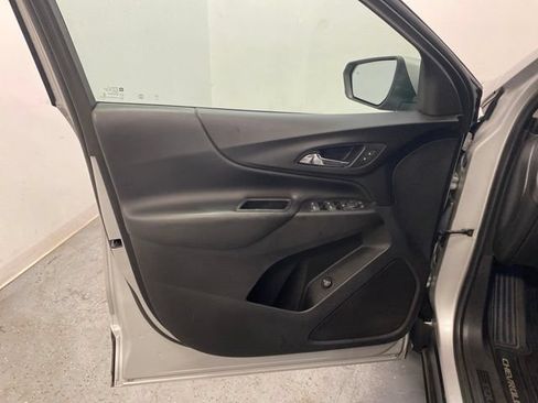 Used 2020 Chevrolet Equinox LT w/ Driver Convenience Package AWD/4WD image 18
