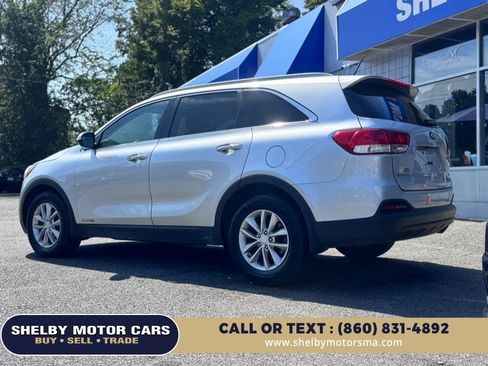 Used 2017 Kia Sorento AWD image 7