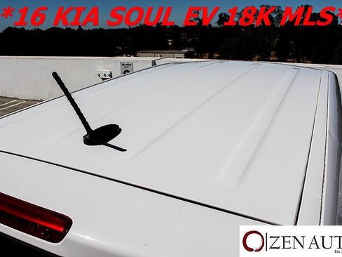 Used 2016 Kia Soul EV FWD image 12