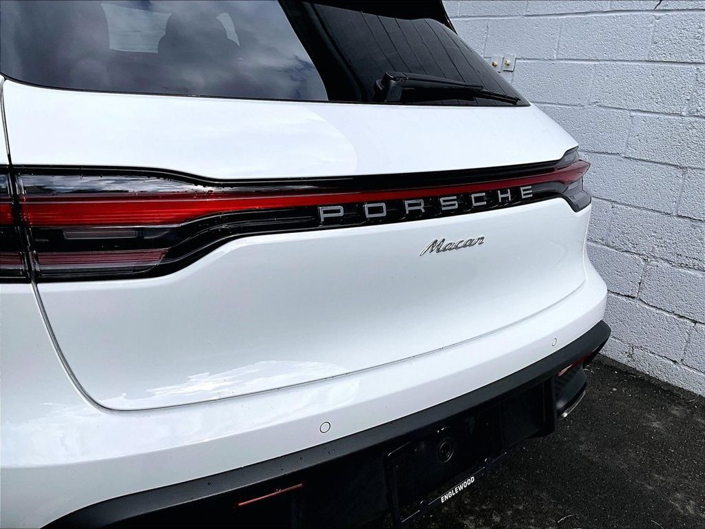 Certified 2026 Porsche Macan AWD/4WD image 13
