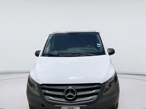 Used 2018 Mercedes-Benz Metris image 1