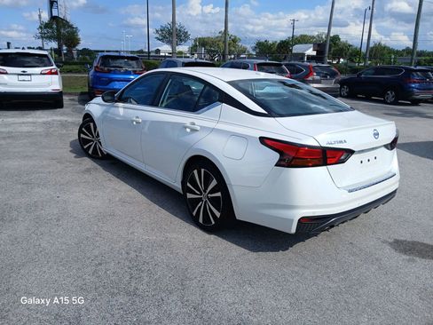 Used 2021 Nissan Altima 2.5 SR FWD image 4