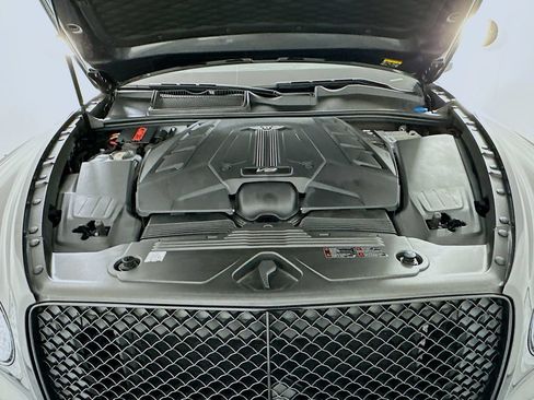 Used 2023 Bentley Bentayga AWD/4WD image 32