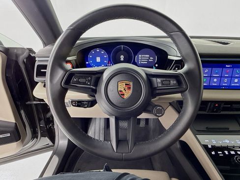 Certified 2025 Porsche Macan Electric image 15