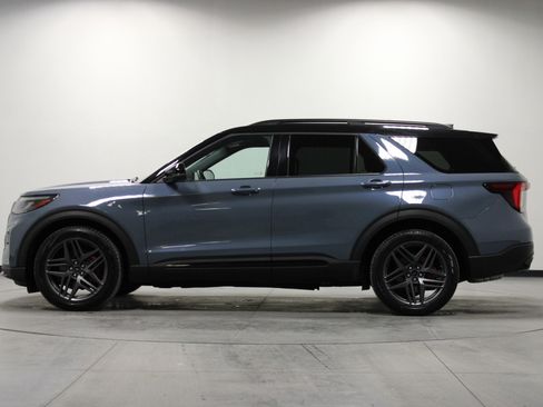 Used 2025 Ford Explorer ST image 7