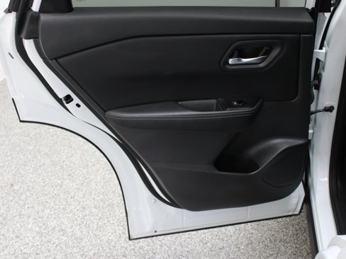 Used 2025 Nissan Rogue SV FWD image 26