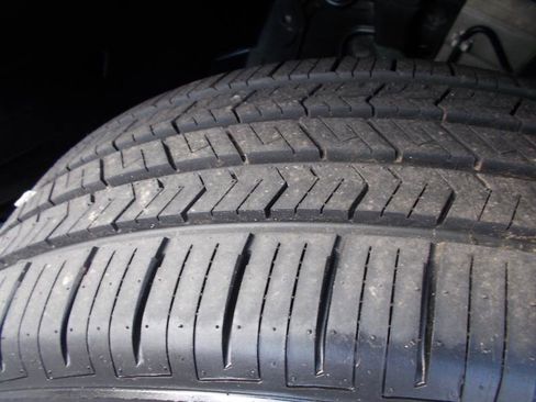 Used 2013 Nissan Rogue SV w/ Premium Pkg image 16