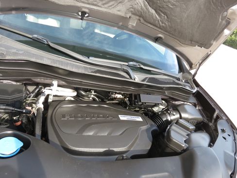 Used 2016 Honda Pilot Touring image 10