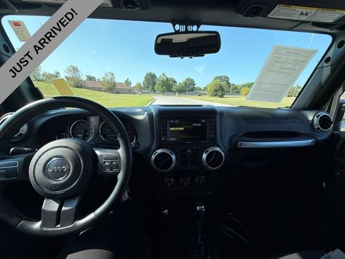 Used 2015 Jeep Wrangler Unlimited Sahara AWD/4WD image 11