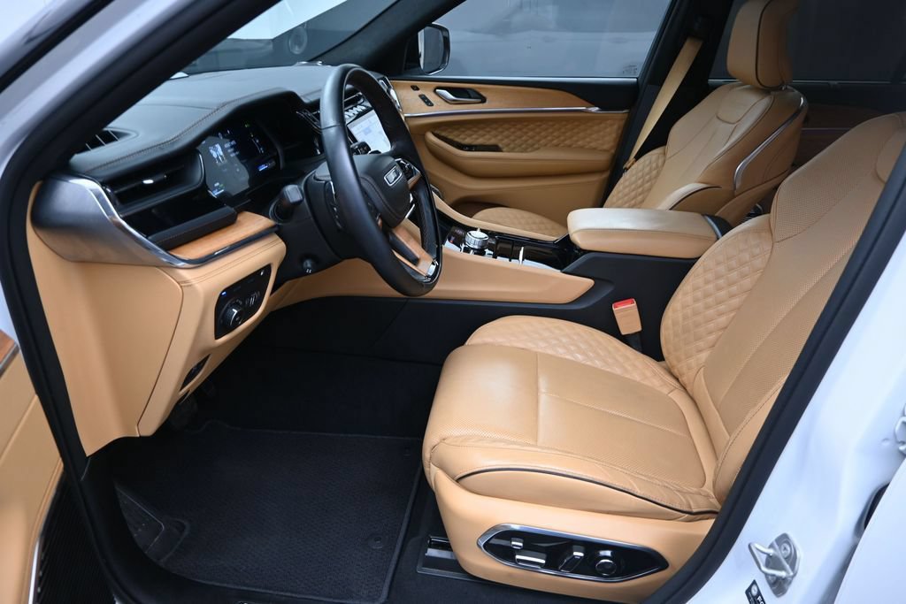 Used 2023 Jeep Grand Cherokee Summit AWD/4WD image 20