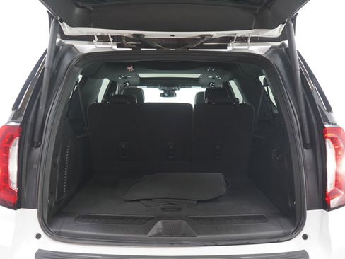 Used 2023 GMC Yukon XL SLT image 18