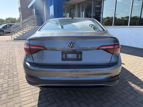 Used 2024 Volkswagen Jetta SE FWD image 4