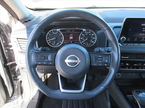 Used 2023 Nissan Rogue SV w/ SV Premium B Package image 16