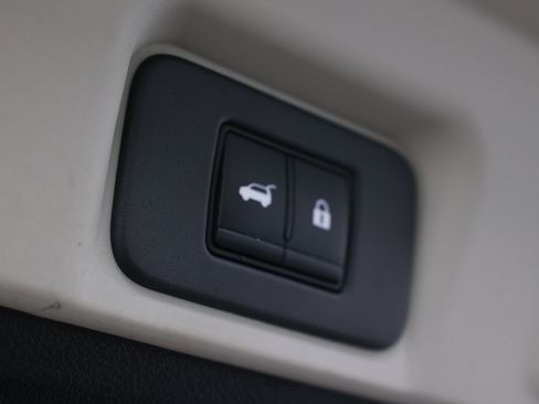 Used 2023 Nissan Ariya AWD image 44