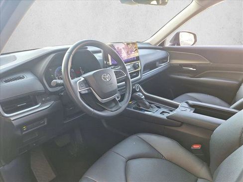 Used 2025 Toyota Grand Highlander FWD image 8