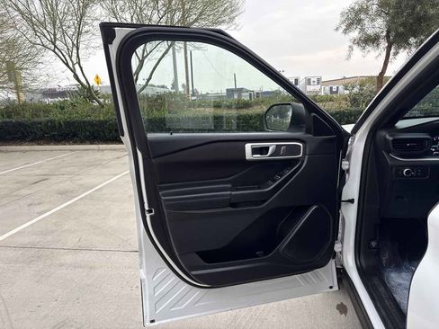Used 2020 Ford Explorer XLT image 24