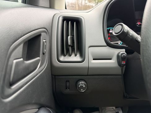 Used 2020 Chevrolet Colorado W/T w/ Custom Special Edition image 17