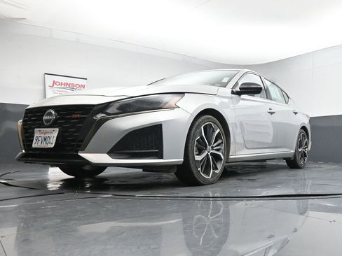 Used 2023 Nissan Altima 2.5 SR image 32