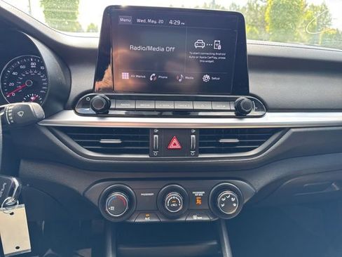 Used 2022 Kia Forte LXS w/ LXS Technology Package FWD image 16