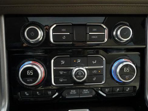 Used 2024 GMC Yukon Denali w/ Denali Reserve Package image 21