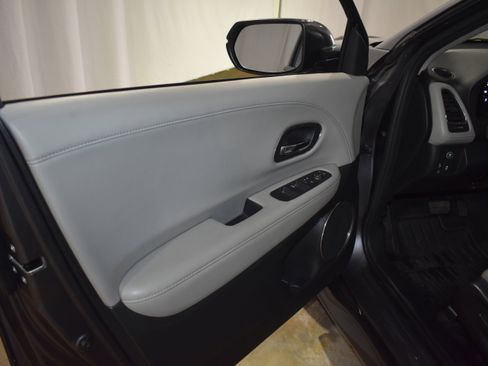 Used 2019 Honda HR-V Touring image 26