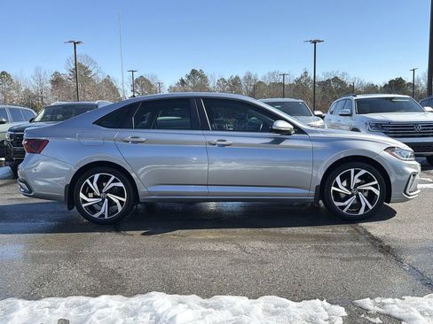 Used 2025 Volkswagen Jetta SEL image 6