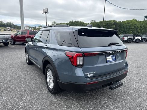Used 2025 Ford Explorer Active AWD/4WD image 5