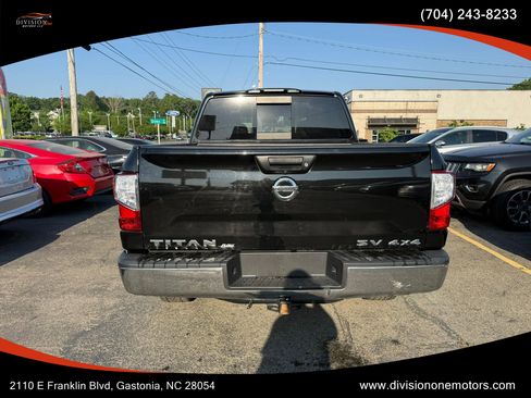 Used 2018 Nissan Titan SV AWD/4WD image 5