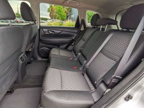 Used 2018 Nissan Rogue SV w/ Premium Package FWD image 14