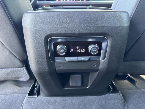 Used 2026 Chevrolet Tahoe Z71 AWD/4WD image 32