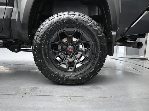 Used 2025 Toyota Tacoma TRD Off-Road image 13