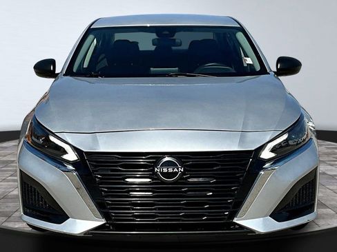 Used 2024 Nissan Altima 2.5 SV image 2