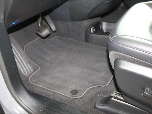 Used 2025 Chrysler Pacifica Select FWD image 37