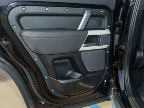 Used 2022 Land Rover Defender 110 X-Dynamic SE image 26