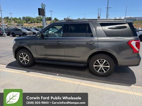 Used 2018 Ford Expedition XLT w/ Equipment Group 201A AWD/4WD image 14