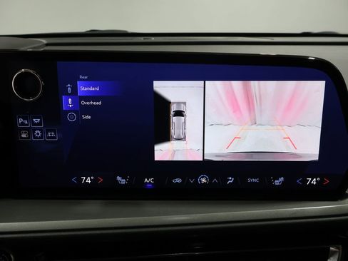 Used 2024 Chevrolet Traverse LT image 30