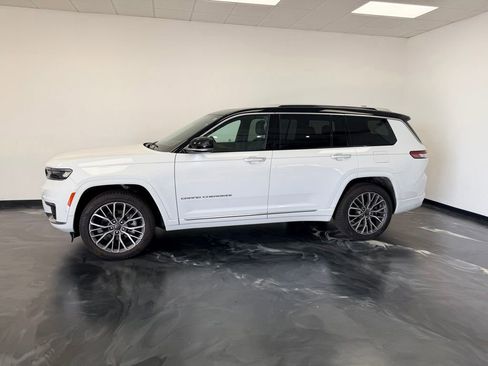 Used 2023 Jeep Grand Cherokee L Summit AWD/4WD image 5
