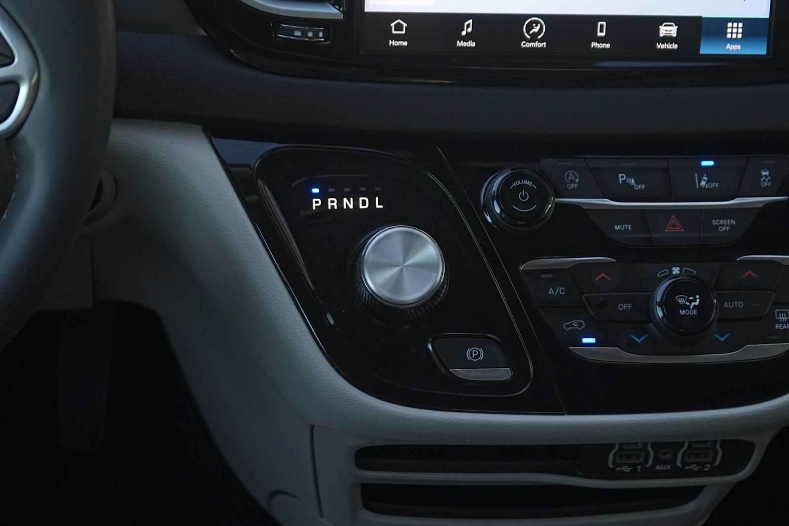 Used 2024 Chrysler Pacifica Touring-L FWD image 21