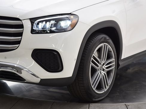 Used 2025 Mercedes-Benz GLS 450 4MATIC image 11