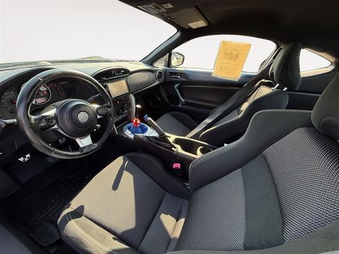 Used 2017 Toyota 86 RWD image 23
