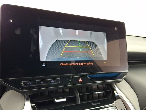Certified 2023 Toyota Venza XLE AWD/4WD image 7