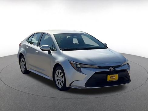 Used 2025 Toyota Corolla LE FWD image 3