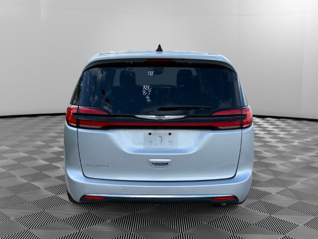 Used 2024 Chrysler Pacifica Touring-L FWD image 4