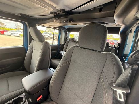 New 2026 Jeep Gladiator Sport AWD/4WD image 24