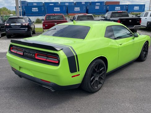 Used 2015 Dodge Challenger R/T Scat Pack w/ Scat Pack Appearance Package RWD image 3