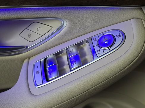 Used 2022 Mercedes-Benz GLC 300 4MATIC w/ Premium Package Lite image 14