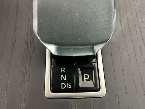 Used 2025 Land Rover Range Rover Evoque S image 21