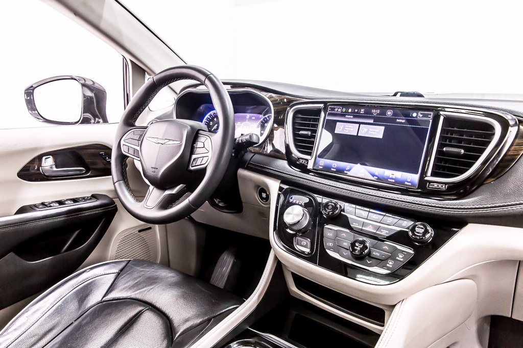 Used 2022 Chrysler Pacifica Limited FWD image 19