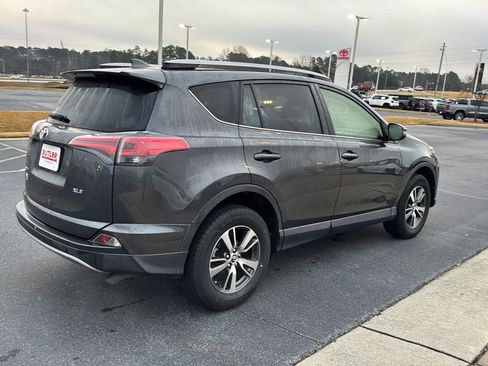 Used 2018 Toyota RAV4 XLE image 5